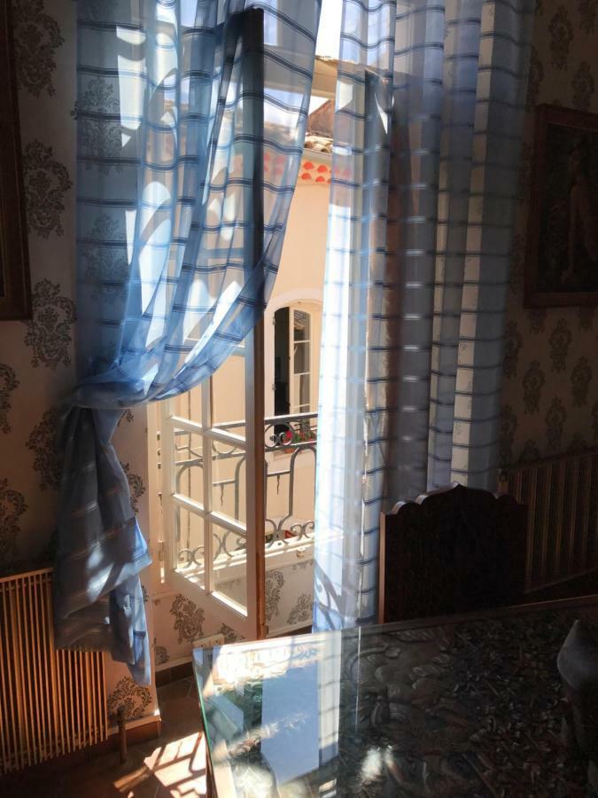 ホテル Chez Les Artistes Servian エクステリア 写真