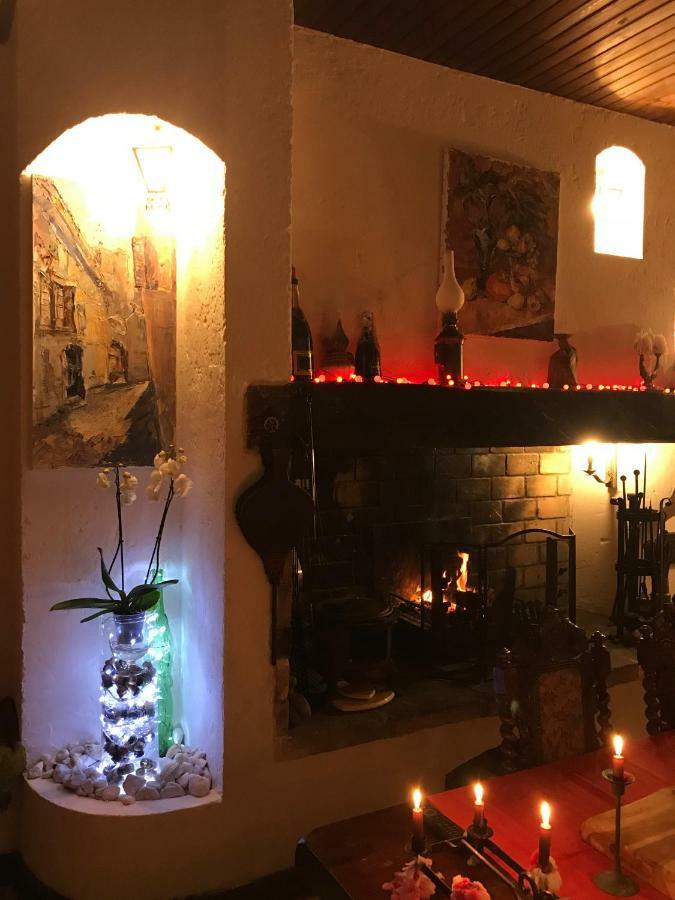 ホテル Chez Les Artistes Servian エクステリア 写真